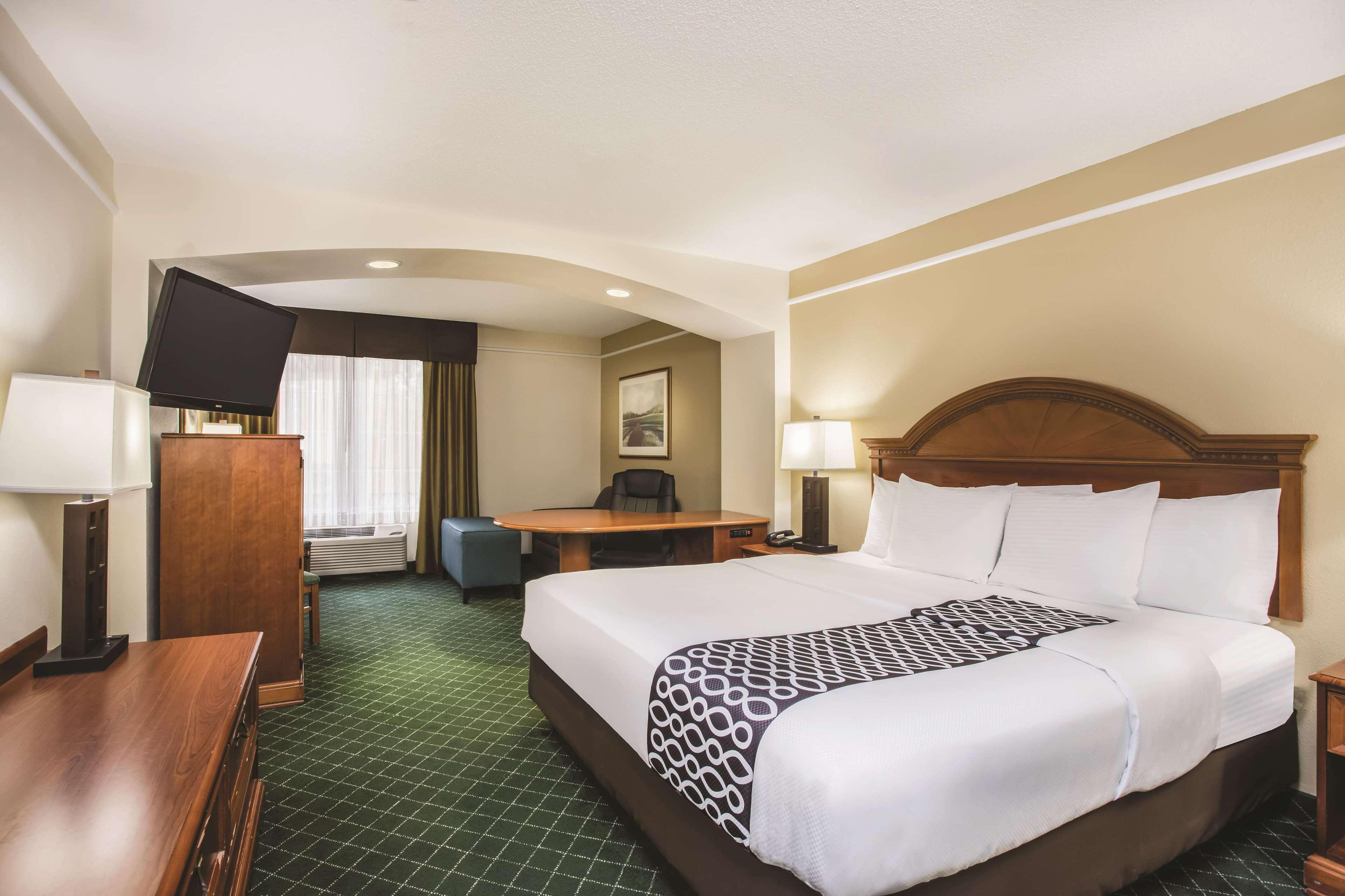 La Quinta By Wyndham Atlanta Stockbridge Hotel Exterior photo